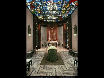 medium_bk-insidethevaticanp1_pope_john_paul_ii_spends_a_quiet_moment_in_his_private_chapel_-_1991.jpg